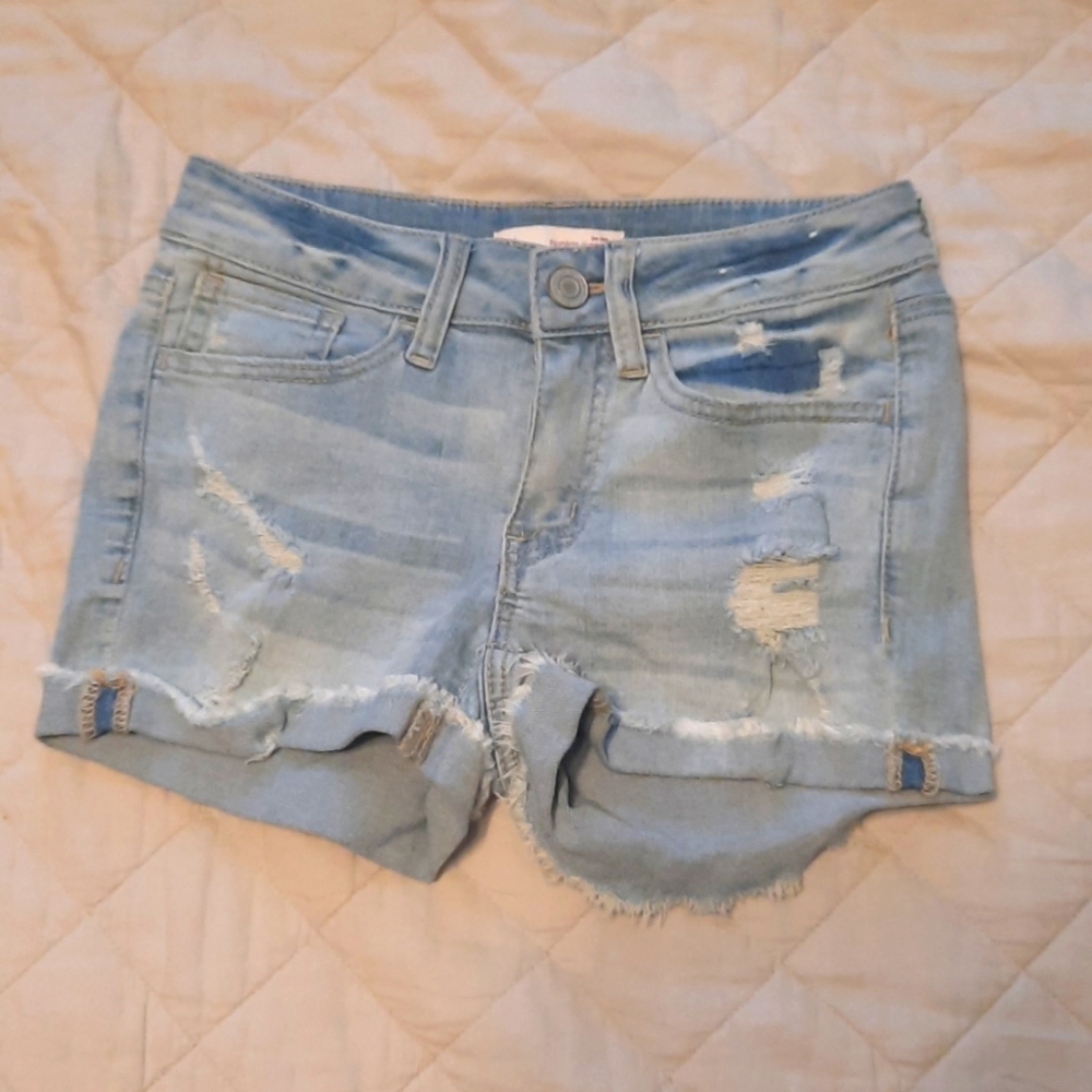 So size 0 distressed jean shorts